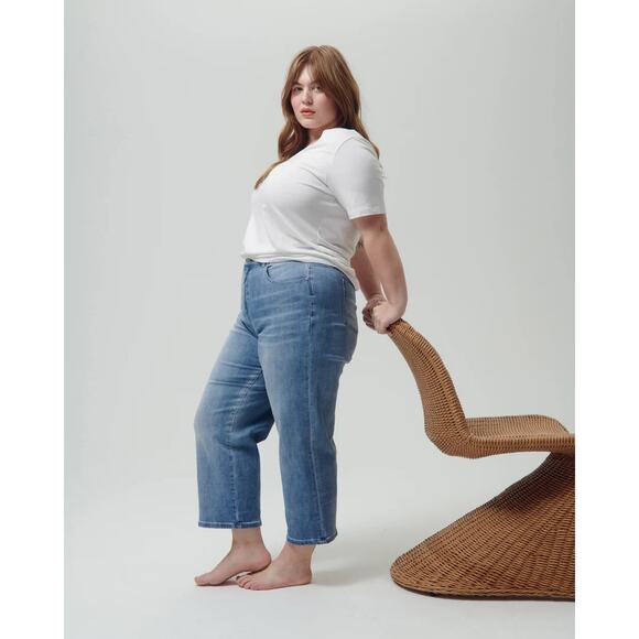 Universal Standard Bae Boyfriend Crop Jeans Size 16 Light Blue High Rise - Picture 7 of 10